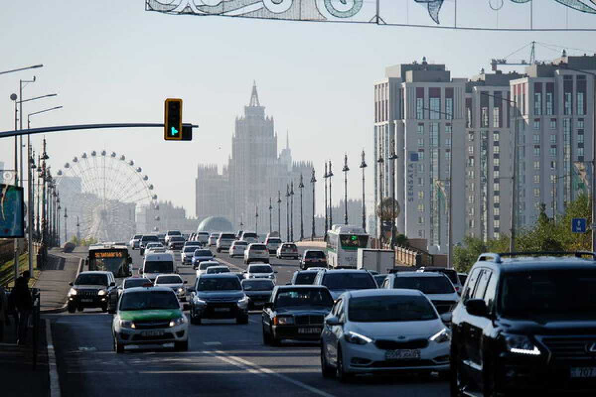Начинать рабочий день с 7 утра из-за пробок в Астане предложил депутат