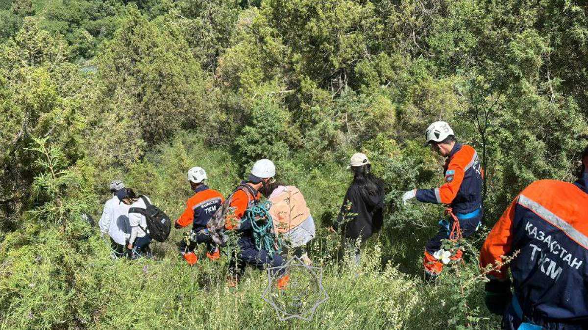Пятерых девушек, заблудившихся в горах, спасли в Туркестанской области