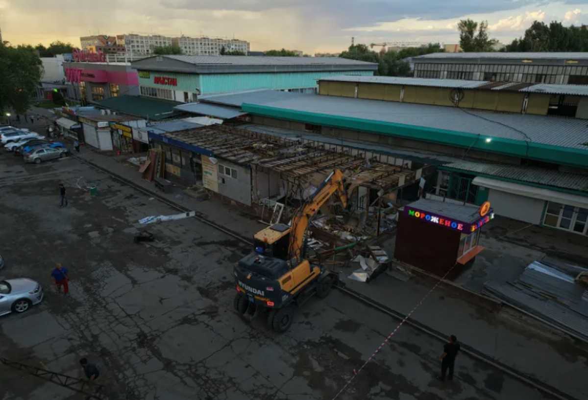 Крупный рынок сносят в Алматы