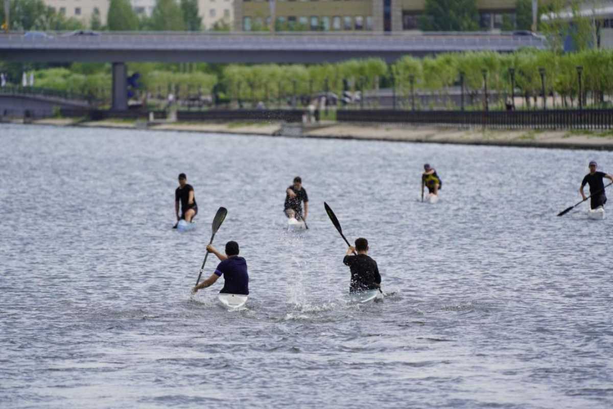 В Астане проходит городской чемпионат по гребле на каноэ и байдарках среди юниоров