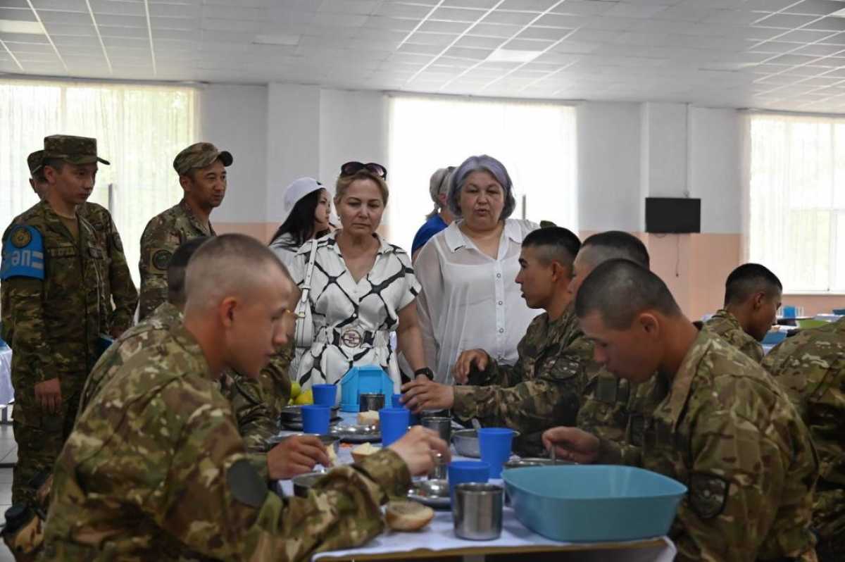 Председатель Комитета солдатских матерей проверила условия службы солдат Гвардейского гарнизона