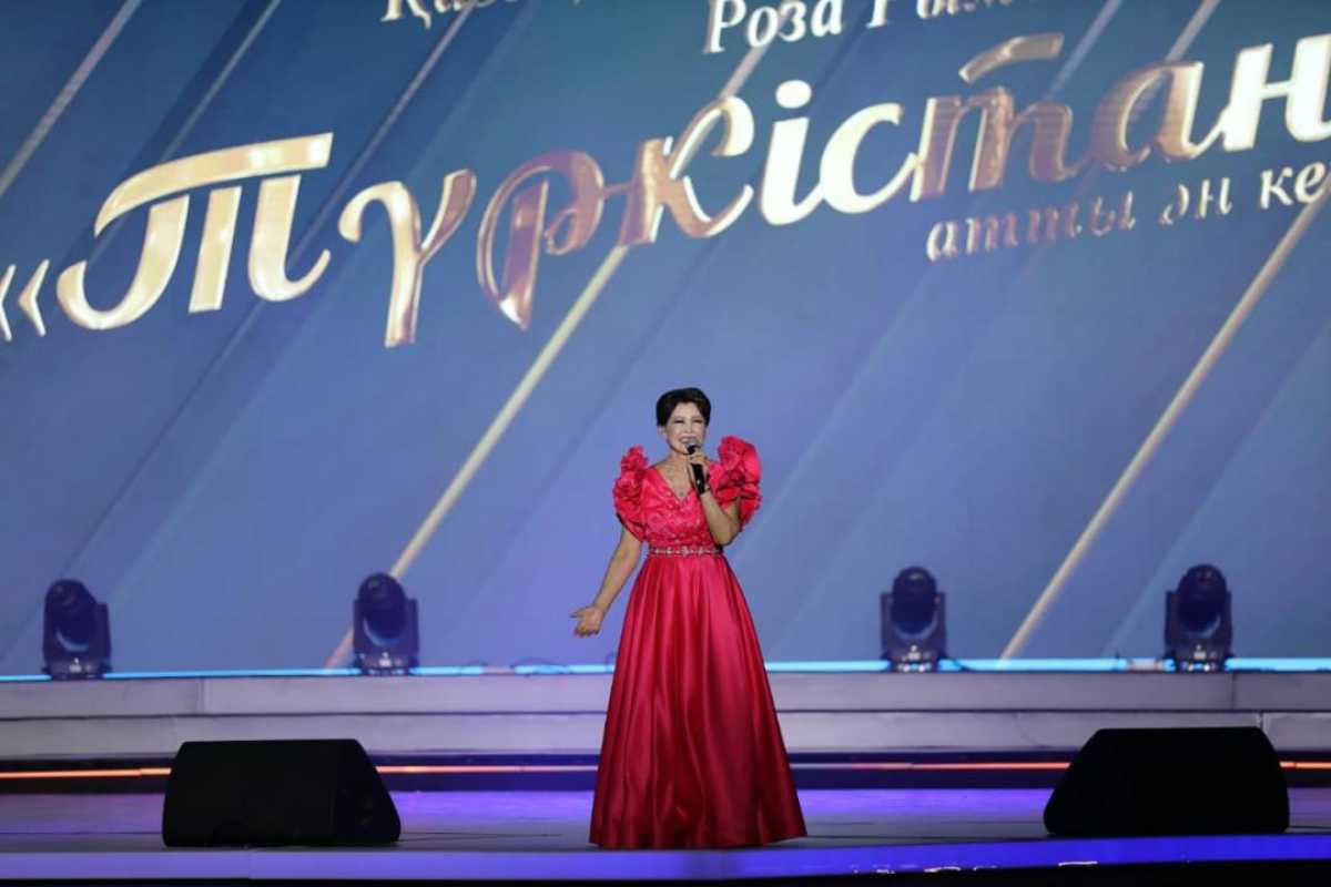 В Туркестане прошел праздничный концерт Розы Рымбаевой