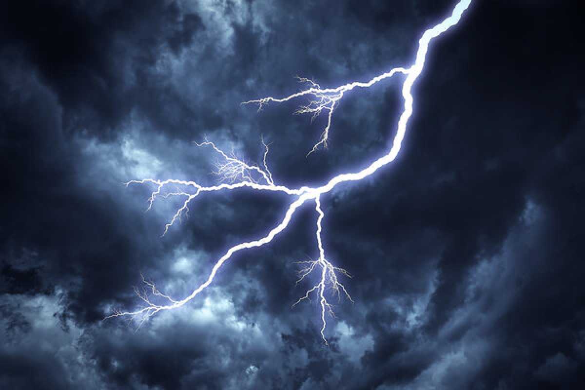 Погода в Казахстане ухудшится: синоптики прогнозируют грозы и резкое похолодание