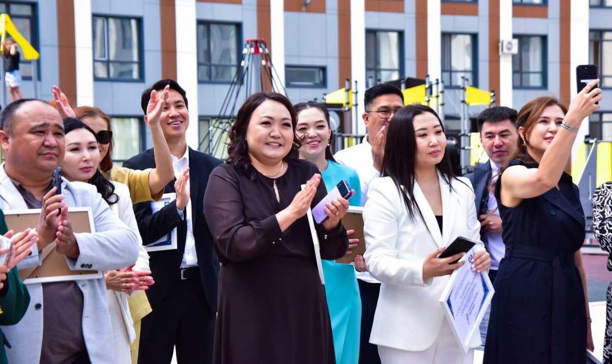 Работники СМИ получили квартиры от имени Президента Республики Казахстан