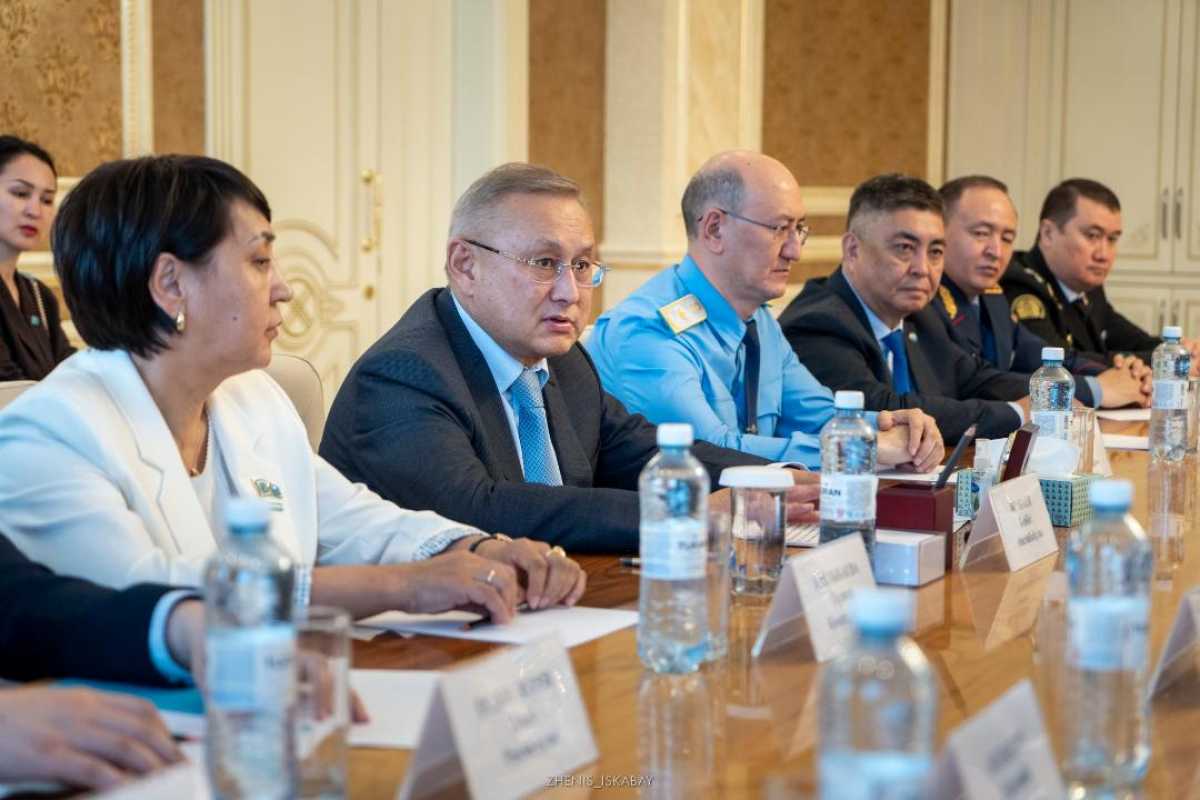Бейбит Исабаев принял депутатов Сената Парламента