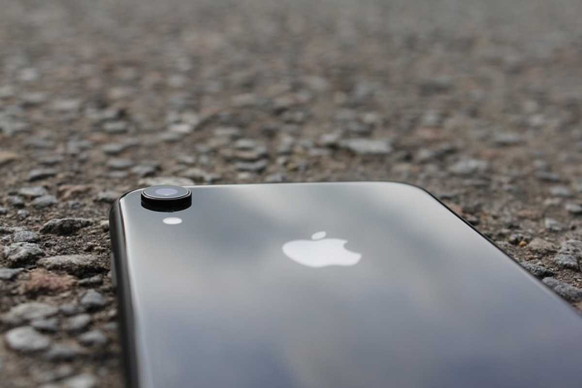Три из четырех - нелегальные: что не так с iPhone в Казахстане