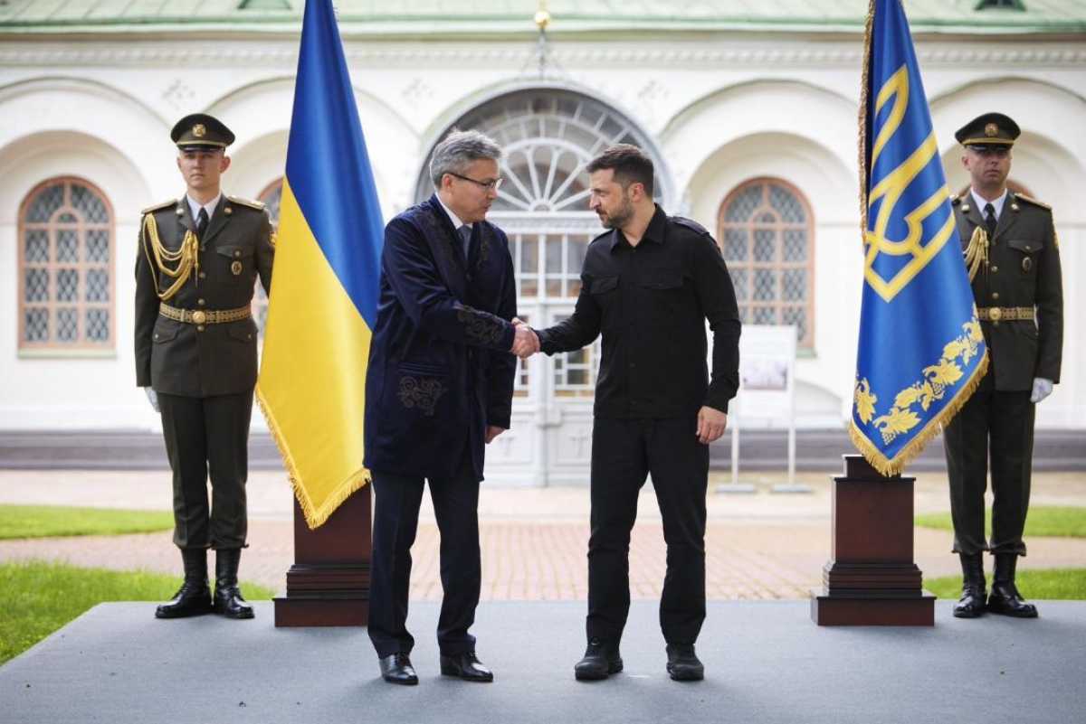 Посол Казахстана встретился с президентом Украины