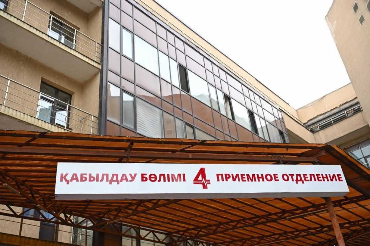Аким Алматы поручил завершить в срок реконструкцию приёмного покоя ГКБ №4