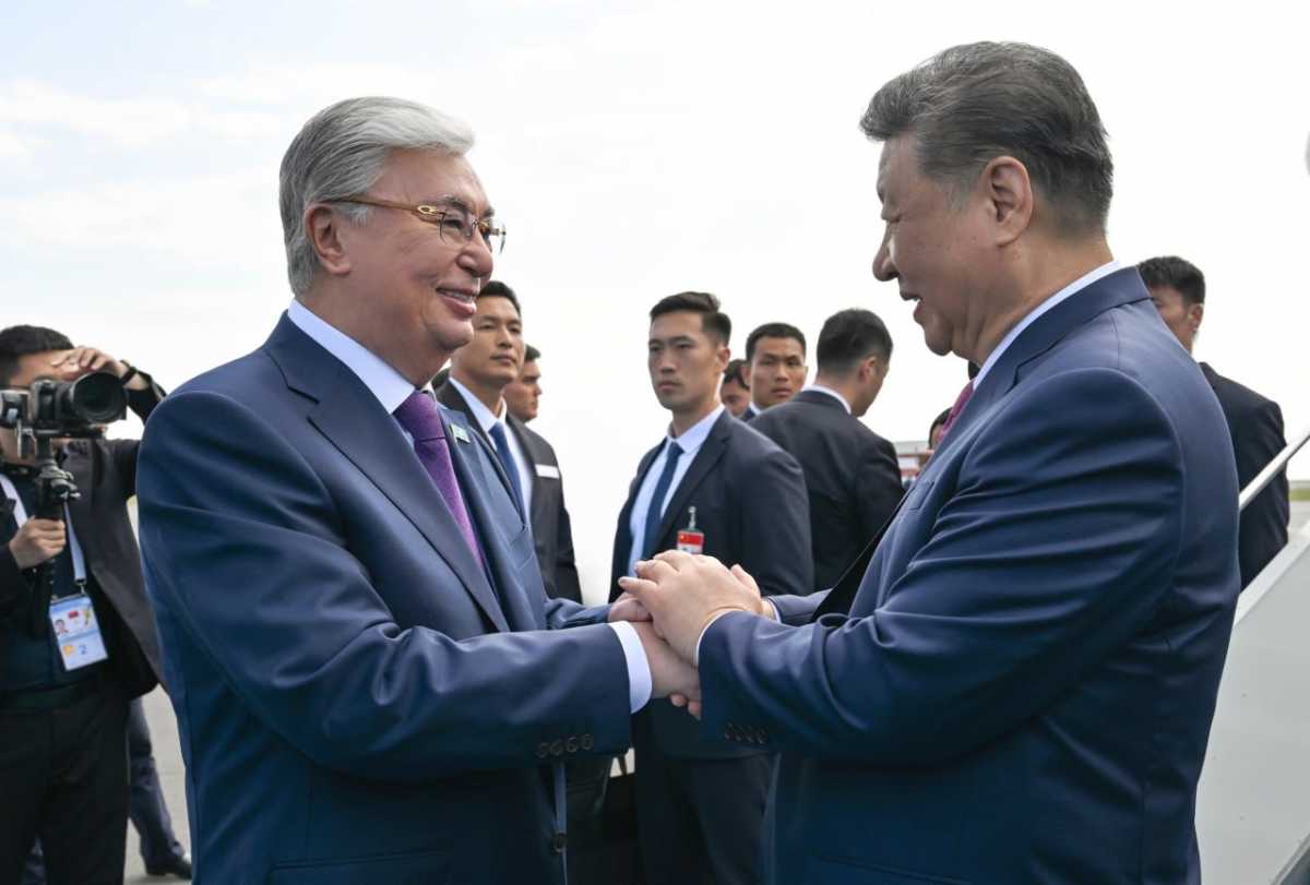 Касым-Жомарт Токаев лично проводил Си Цзиньпиня в аэропорту Астаны – фото