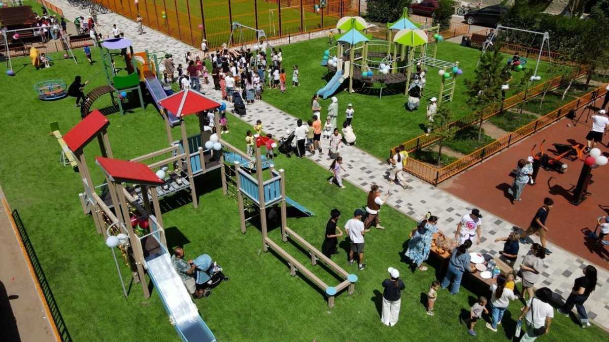 Два благоустроенных двора торжественно открыли в одном из районов Астаны
