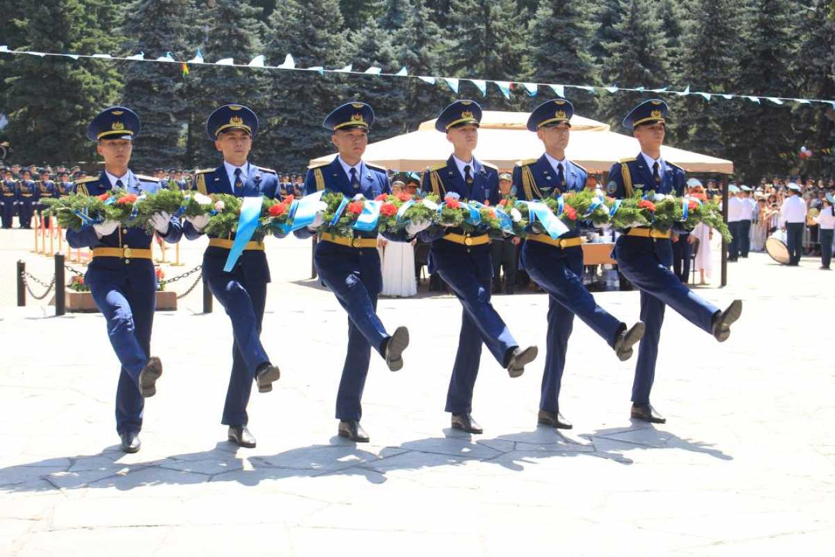 От курсанта до лейтенанта: в Алматы состоялся выпуск молодых офицеров военного вуза