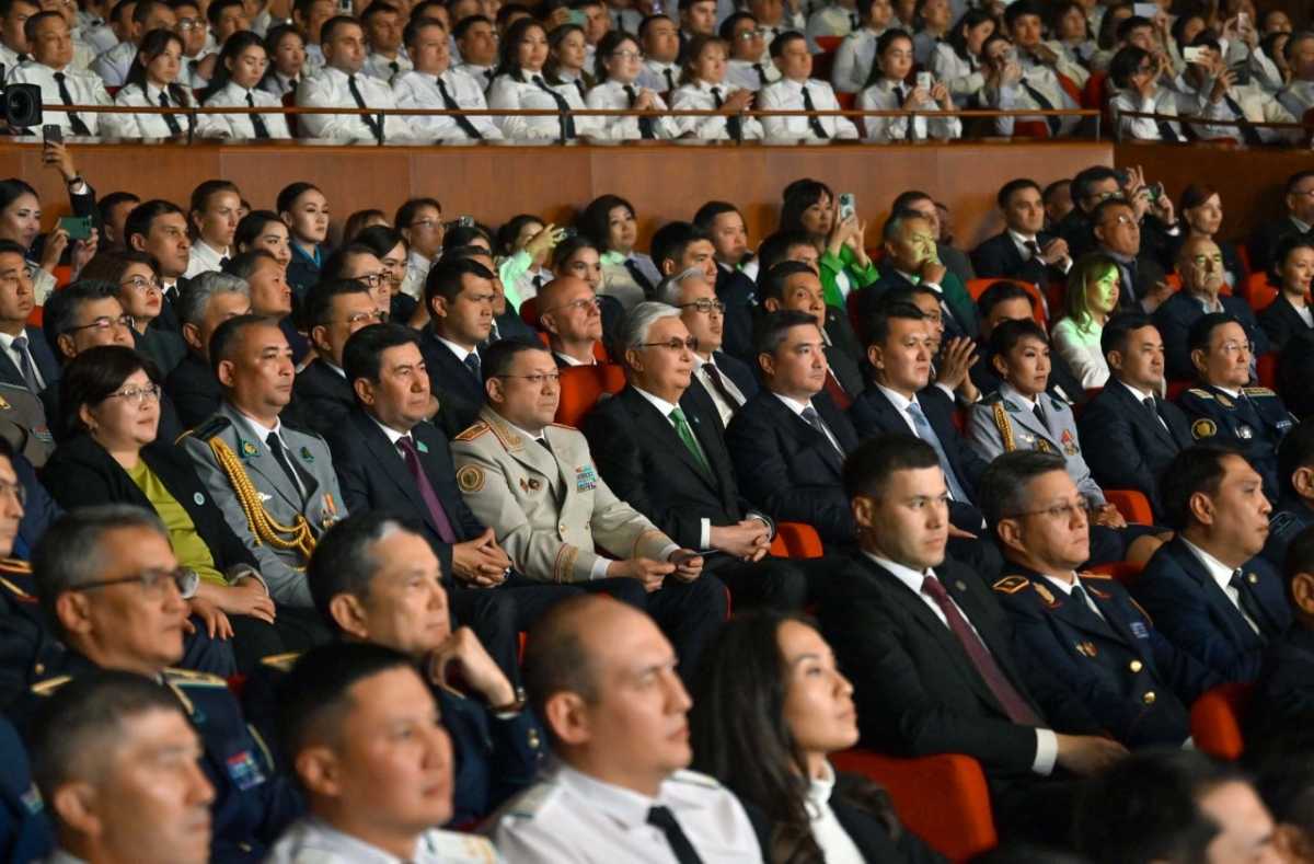 Токаев посетил концерт, посвящённый Дню полиции
