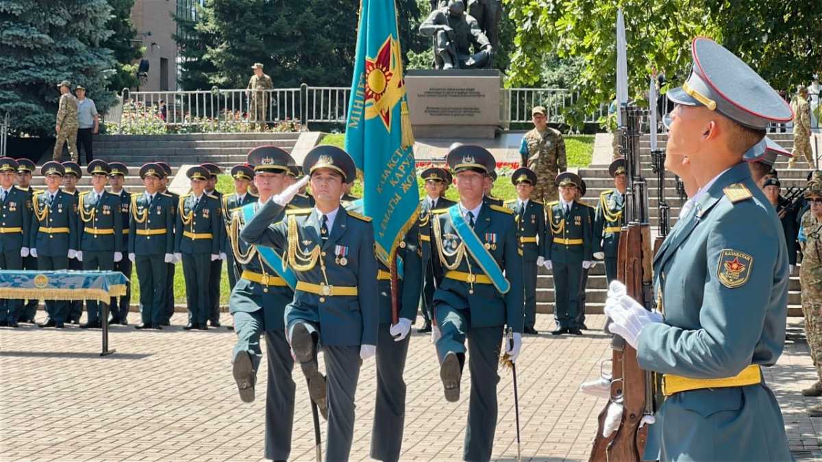 Свыше 200 молодых лейтенантов пополнили ряды Вооружённых сил Казахстана
