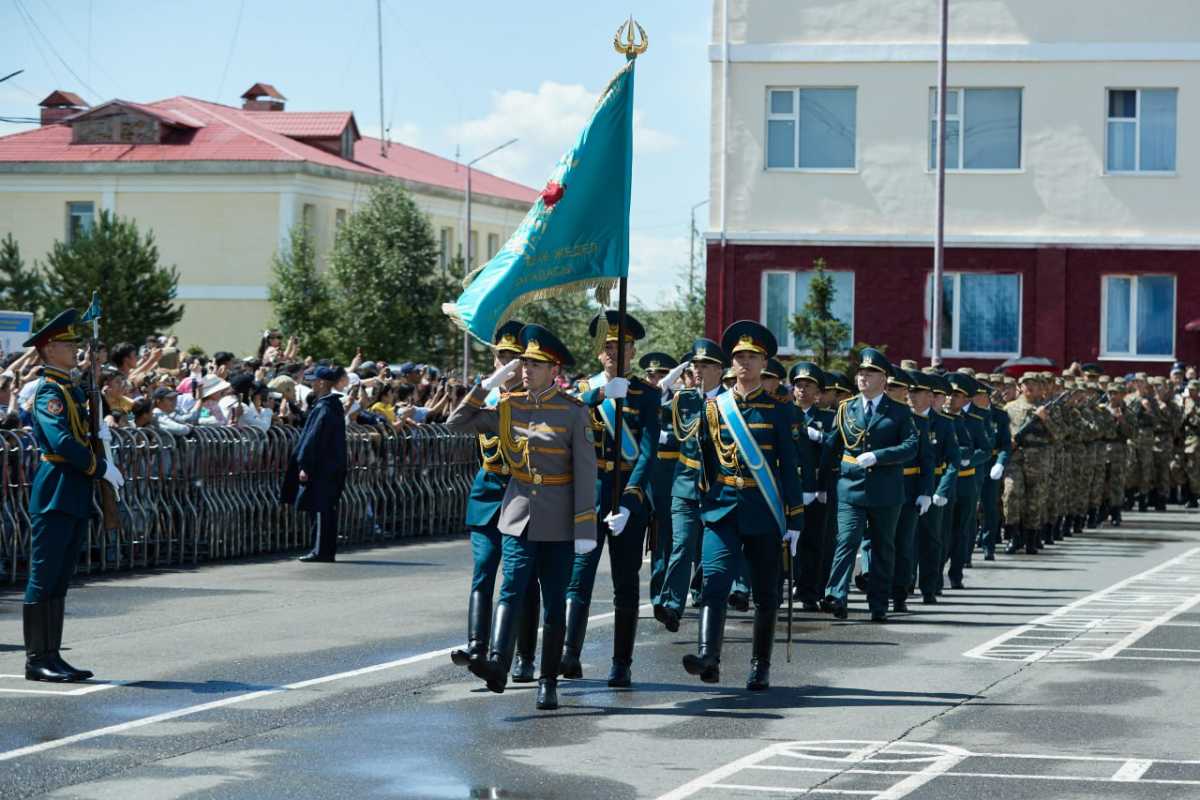 Около 700 гвардейцев присягнули на верность Родине в Астане
