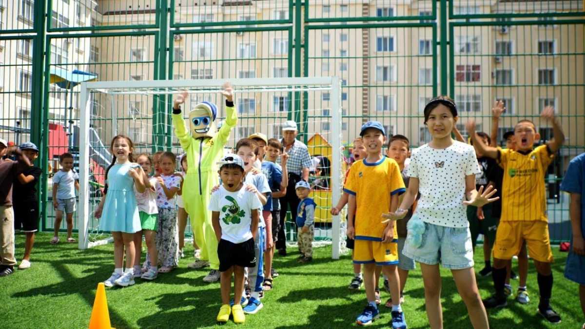 Обновлённые современные дворовые площадки торжественно открыли в одном из районов Астаны