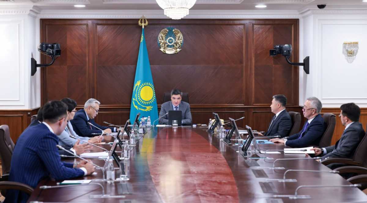 Олжас Бектенов поручил перевести не менее 100 крупных проектов в формат «цифрового тенге»