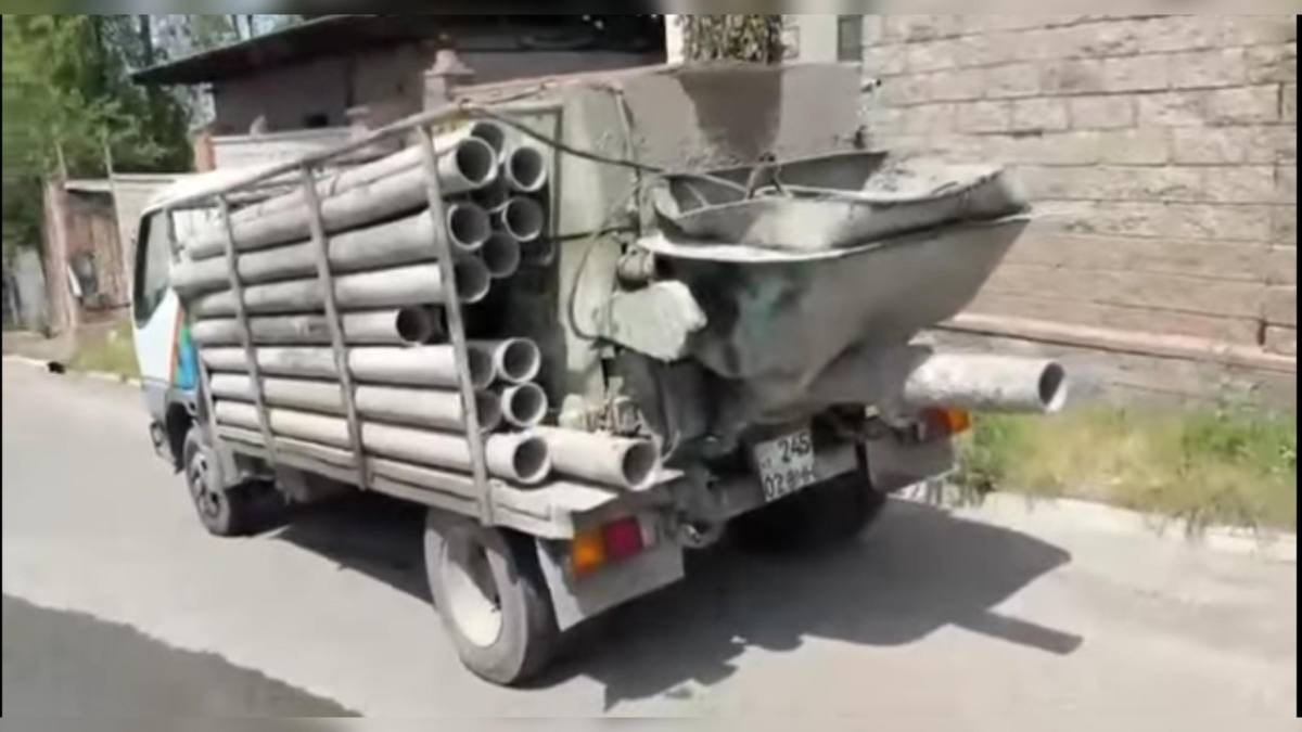 Контроль за грузовиками и спецтехникой усилили в Алматы из-за загрязнения улиц