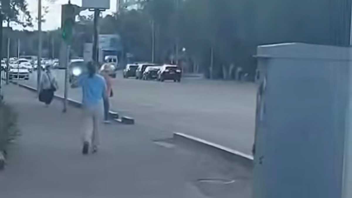 Женщина напала на школьницу в центре Павлодара