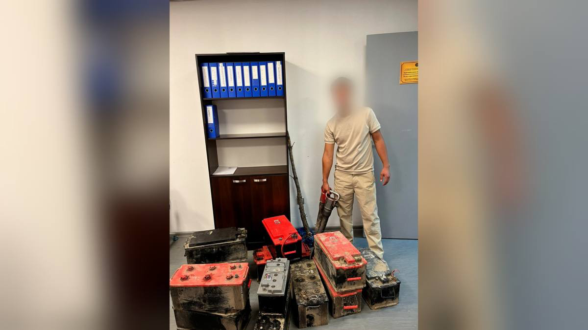 Вор на миллион: в Астане мужчина похитил аккумуляторы с грузовиков