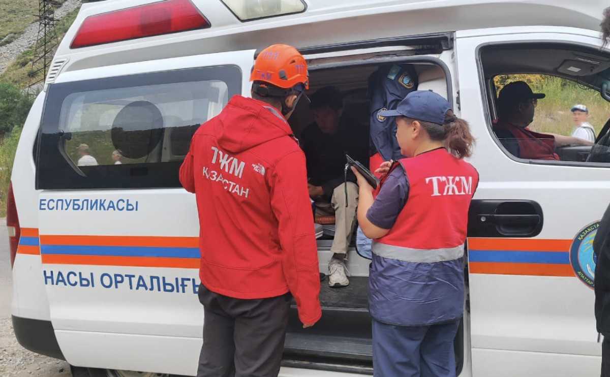 В горах Алматы спасли молодого туриста с подозрением на горную болезнь