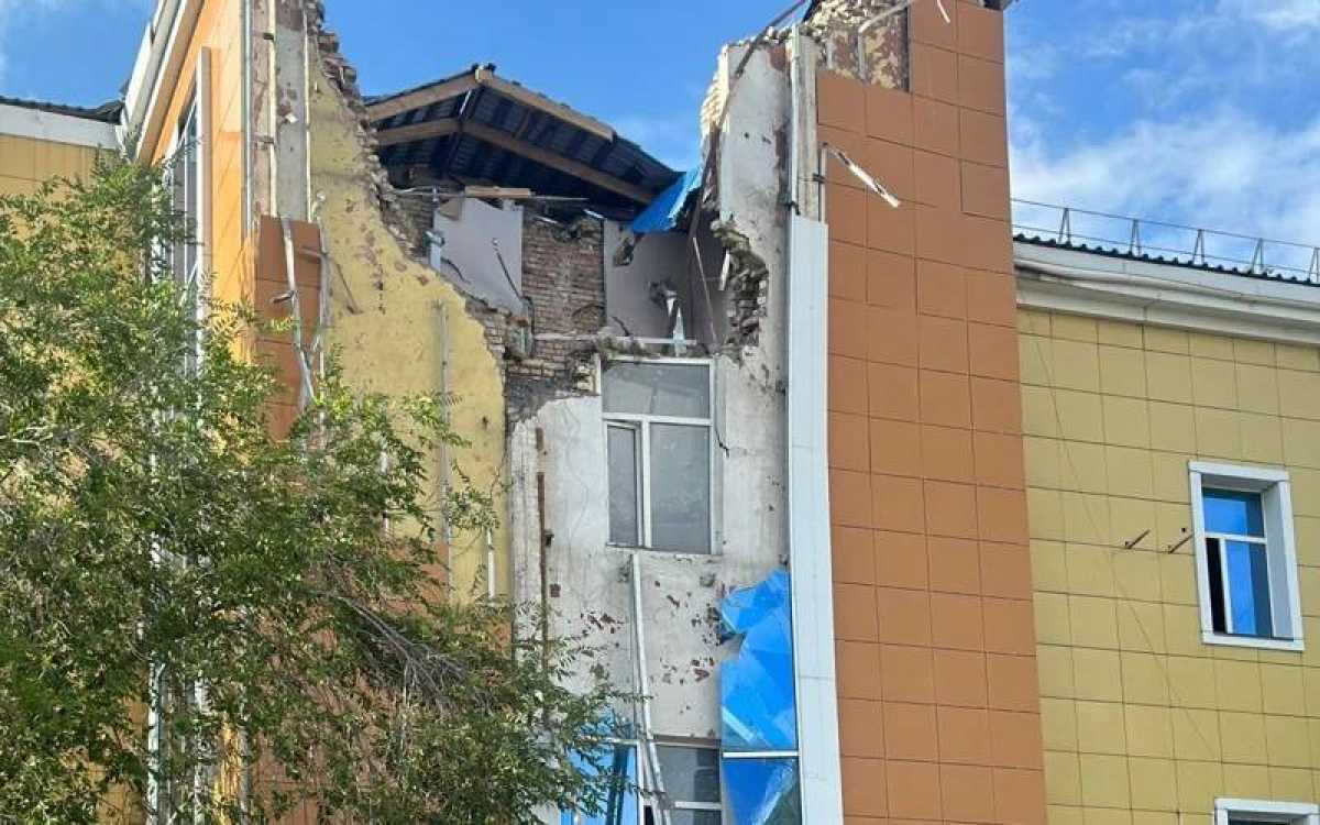 В Караганде обрушилось здание: эвакуированы 15 рабочих