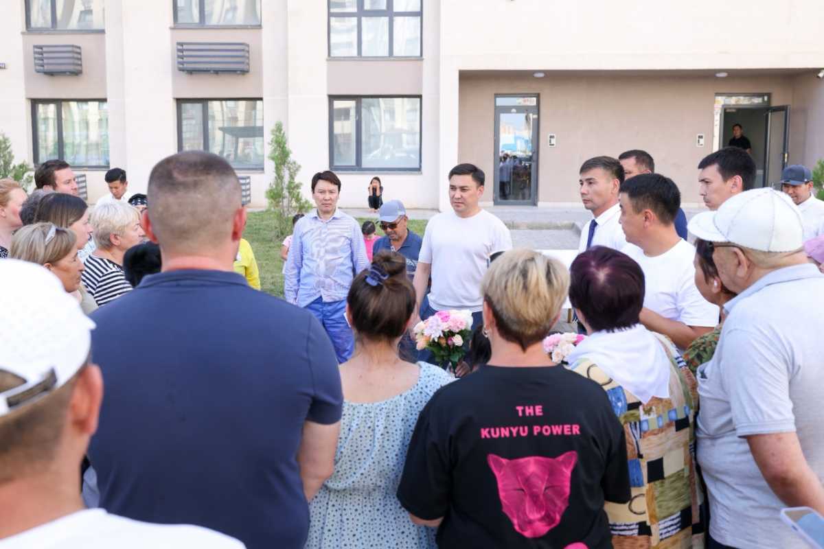 Жителям Шымкента, пострадавшим от пожара, вручили ключи от новых квартир