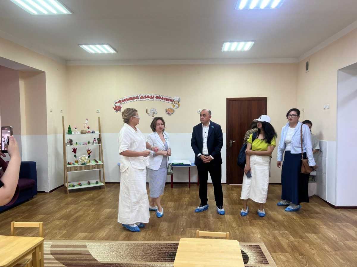 Мажилисмены посетили Центр поддержки детей в Астане