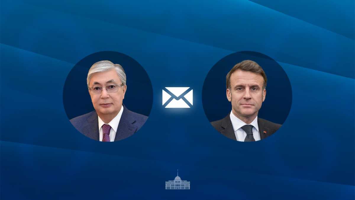Токаев поздравил Макрона