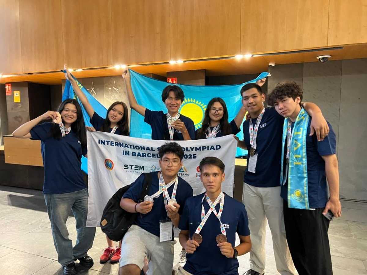 Казахстанские школьники завоевали 13 медалей на International STEM Olympiad–2025 в Барселоне