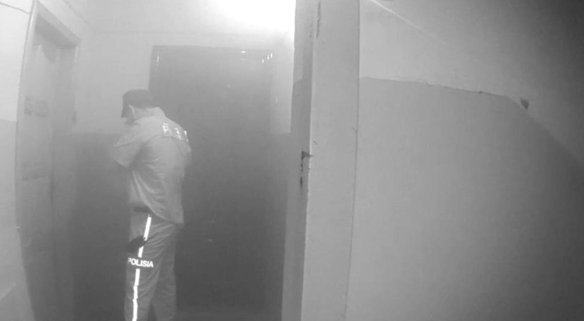 Полицейские эвакуировали людей из задымлённого подъезда в Петропавловске