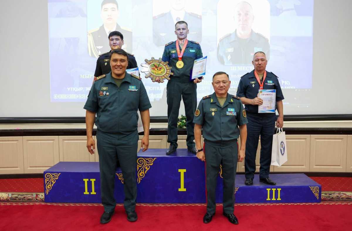 В Астане наградили победителей чемпионата по плаванию среди военнослужащих
