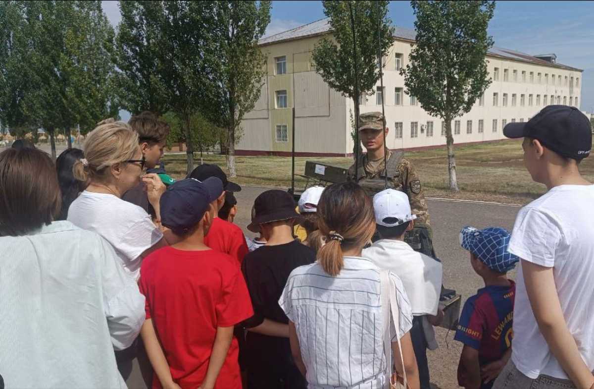 Армия глазами детей: воспитанники кризисного центра посетили воинскую часть с экскурсией