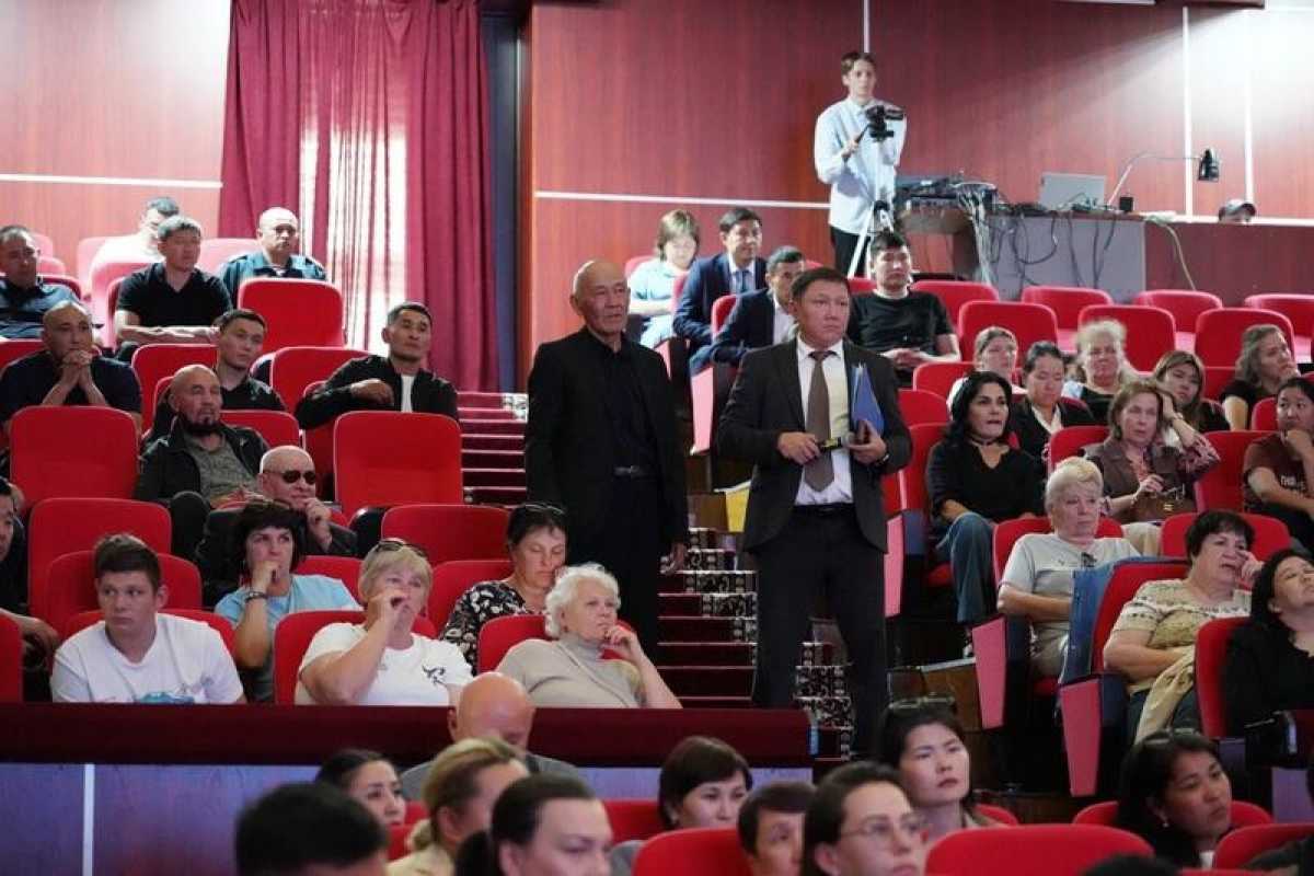 Марат Ахметжанов провёл регулярную встречу с жителями Степногорска