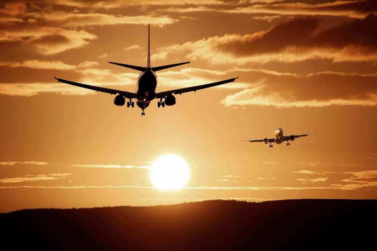 Boeing с пассажирами едва не врезался в истребитель