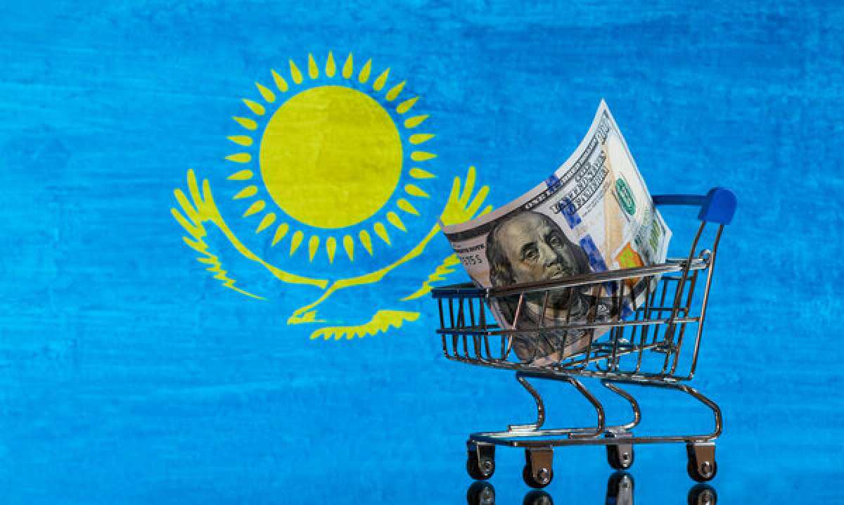 Ослабление тенге к доллару достигло максимума за восемь месяцев