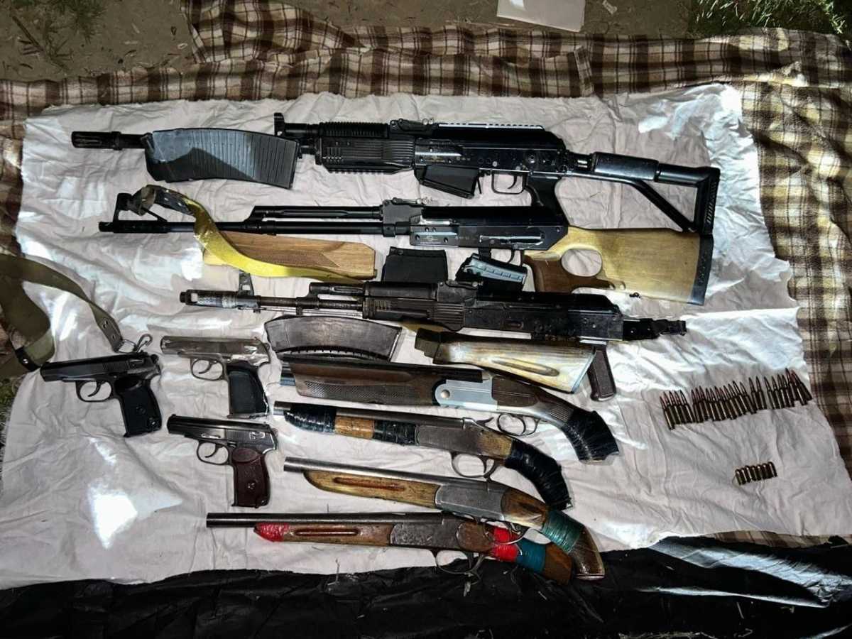 Масштабные рейды КНБ: более 40 единиц оружия и взрывчатку изъяли в нескольких регионах Казахстана