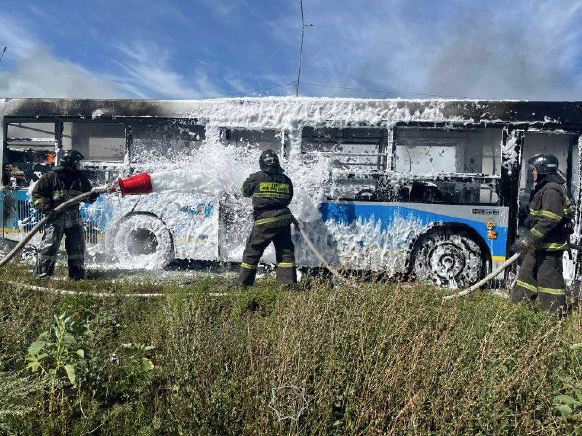 Пассажирский автобус горел в Усть-Каменогорске