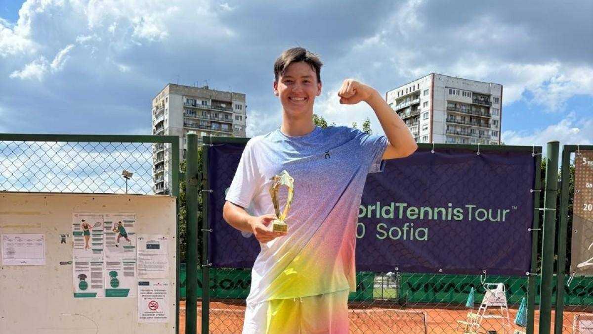 Казахстанский теннисист Иван Пономарев выиграл турнир в Болгарии