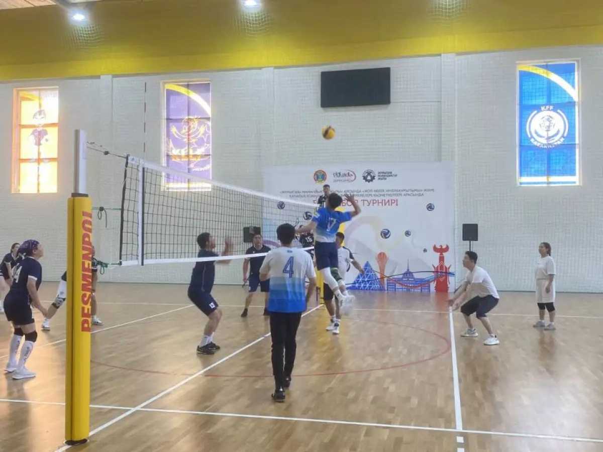 Год рабочих профессий: волейбольный турнир среди дорожников и транспортников проходит в Астане