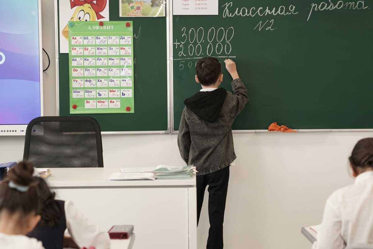 Планируют ли продлевать учебный год в Казахстане
