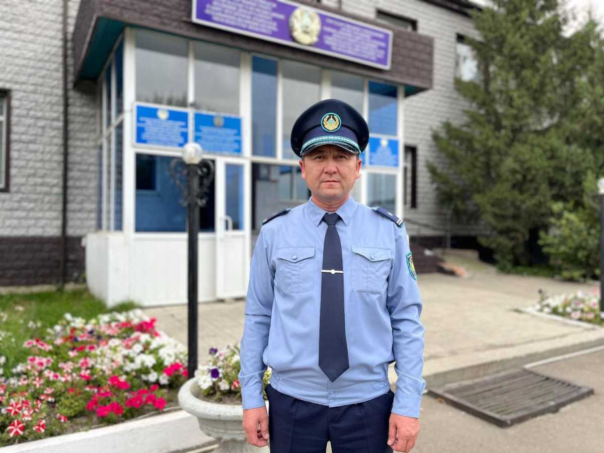 Полицейский спас тонущих отца и сына в СКО