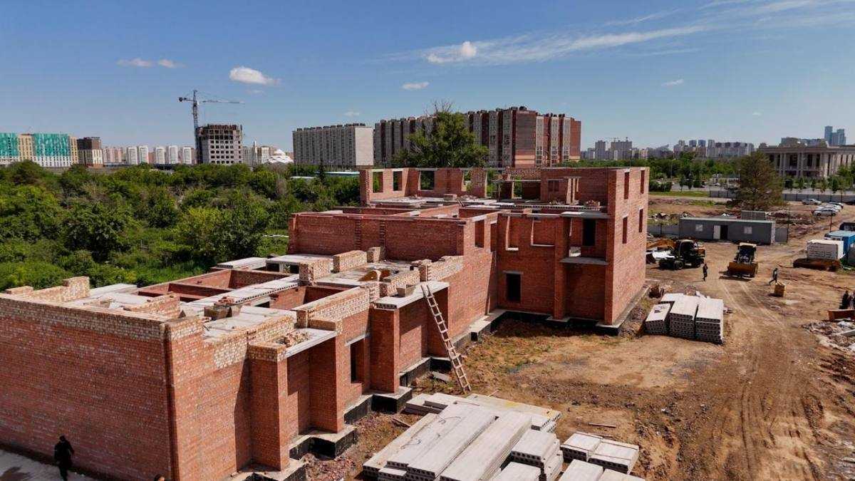 Обман на 4 млрд тг: в Астане более 300 дольщиков остались без жилья и денег