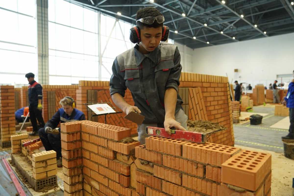 Более 9 тысяч казахстанцев трудоустроены в рамках молодёжной практики с начала года