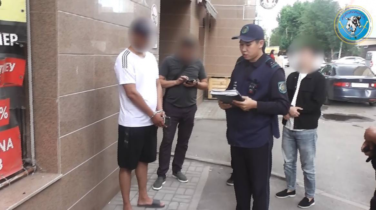Закладчика психостимуляторов задержали с поличным в Астане