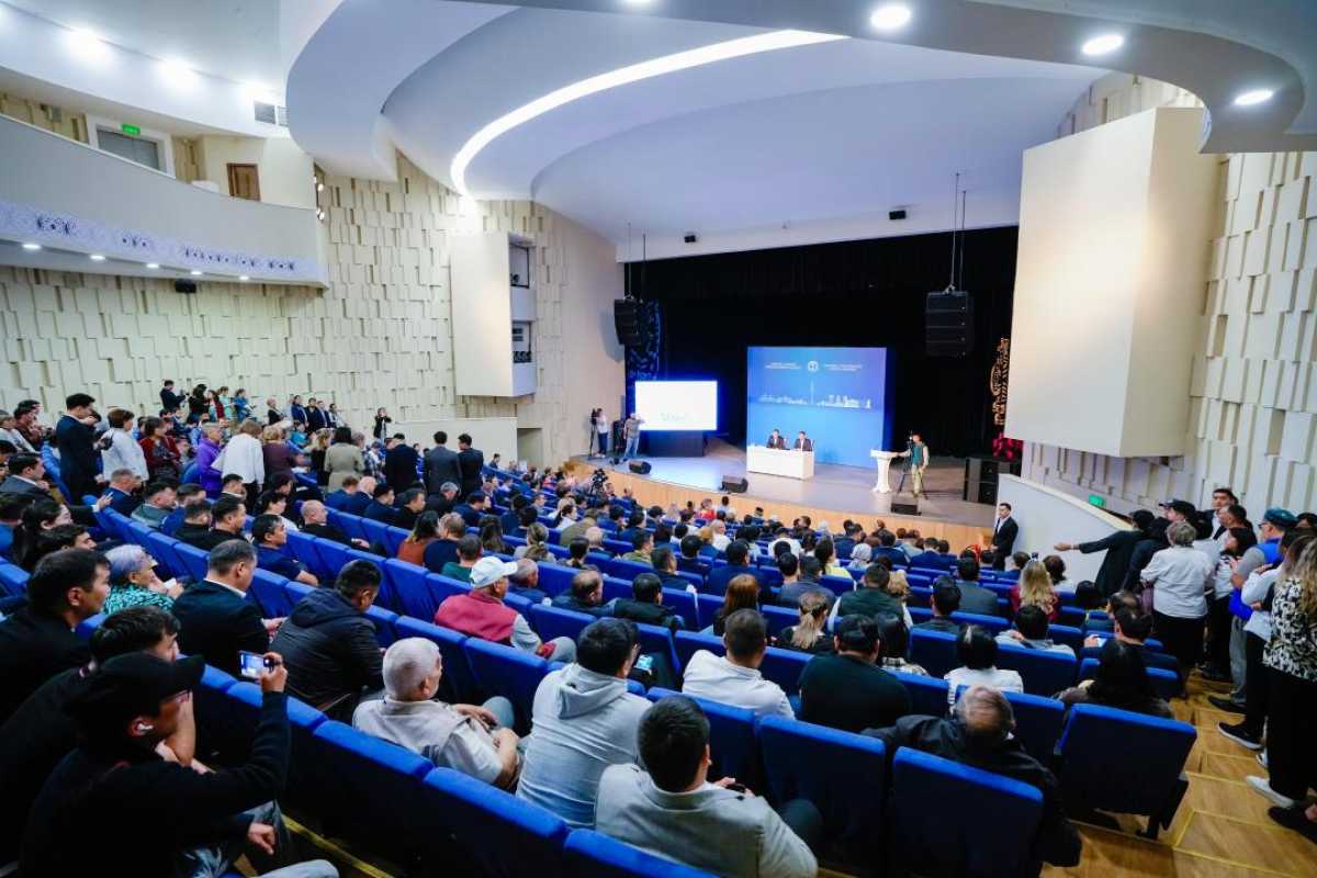 Аким Астаны провел отчетную встречу с жителями района Алматы