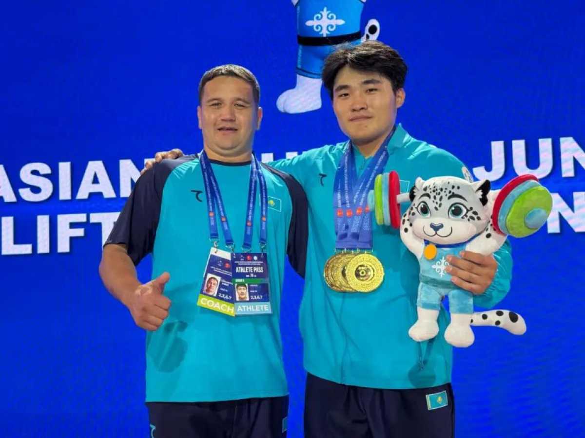 Именитые столичные спортсмены поздравили казахстанцев с Днём спорта