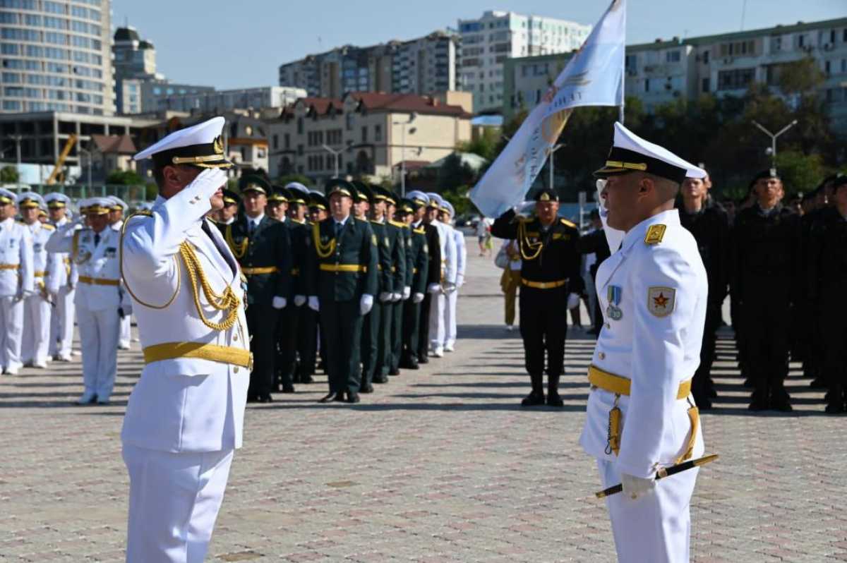 Морская доблесть Казахстана: в Актау отметили годовщину поднятия Военно-морского флага