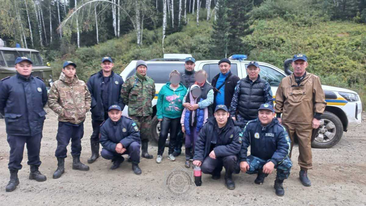Пропавших грибников отыскали в ВКО