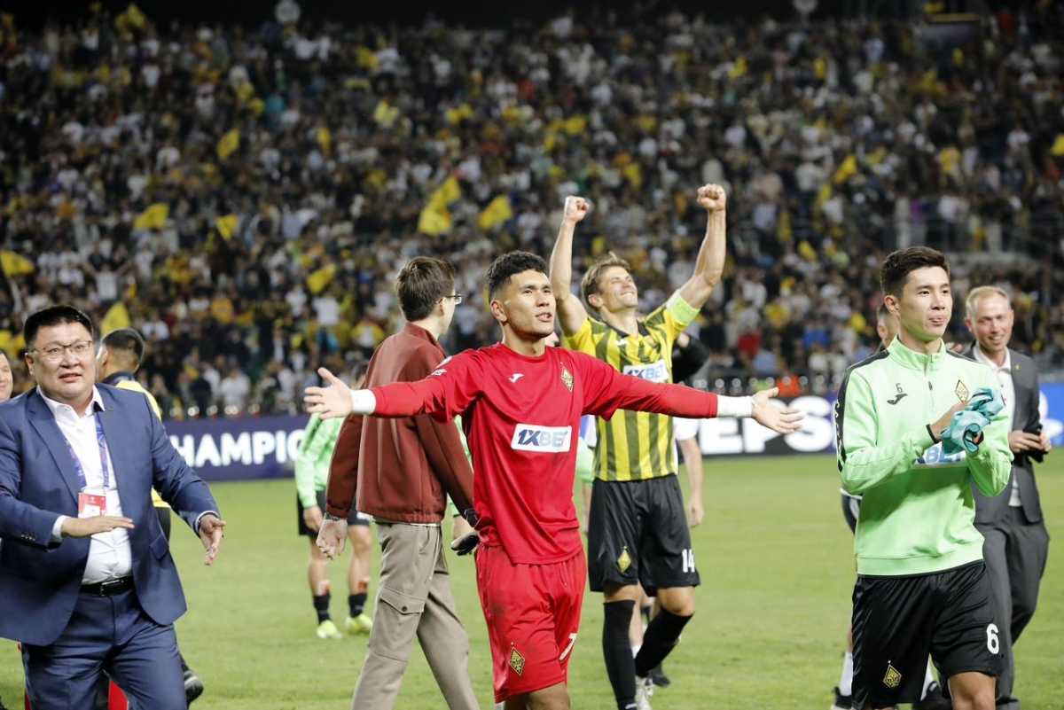 Аким Алматы поздравил футбольный клуб «Кайрат» с выходом в Лигу чемпионов