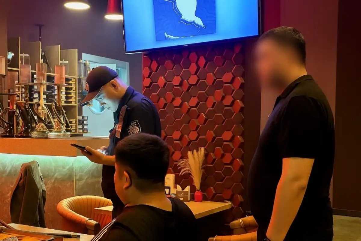 10 человек оштрафовали за курение кальяна в общественных местах Астаны